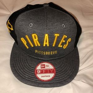 NWT Pittsburgh Pirates SnapBack